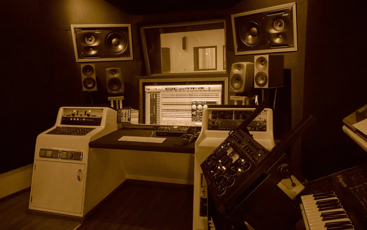 Mengguncang Panggung Cilacap: Iwa nez Music Studio, Tempat Musik Anda Bersinar
